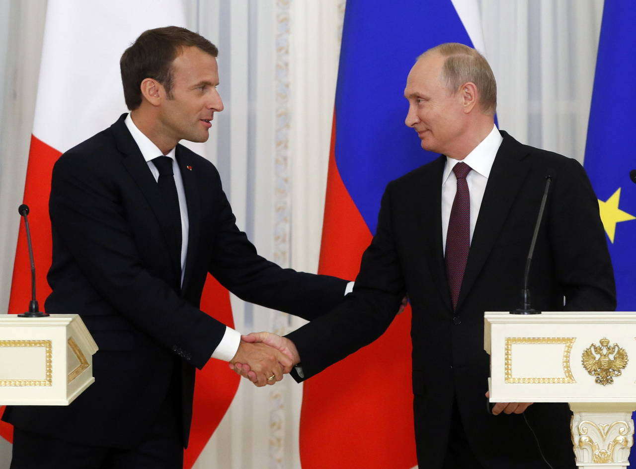 Coinciden. Macron y Putin coinciden en llamar a EU a preservar el acuerdo nuclear con Irán. (EFE)