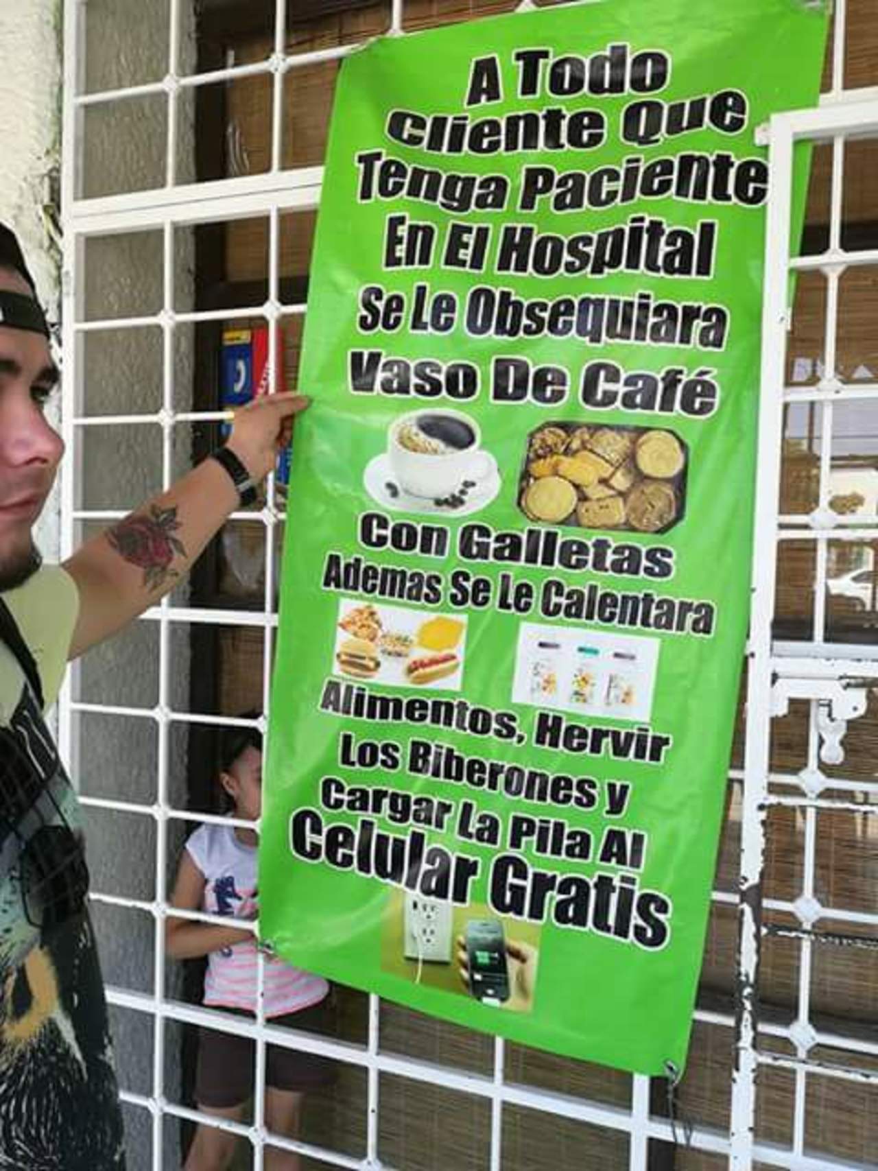 Cuelgan conmovedor mensaje en un comercio cerca de hospital en Francisco I Madero