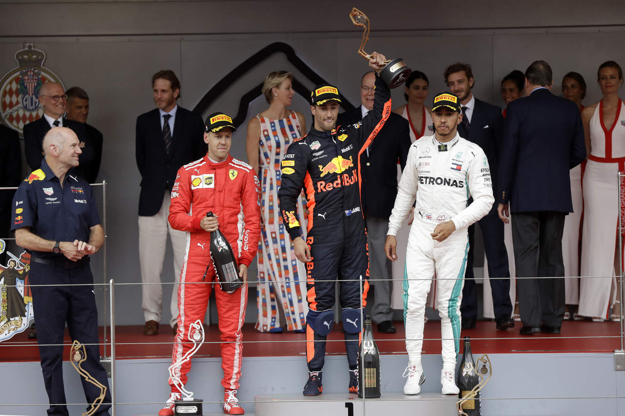 Ricciardo logró cruzar la meta a sólo 7.3 segundos antes que su más cercano perseguidor, el alemán Sebastian Vettel, de la escudería Ferrari.
