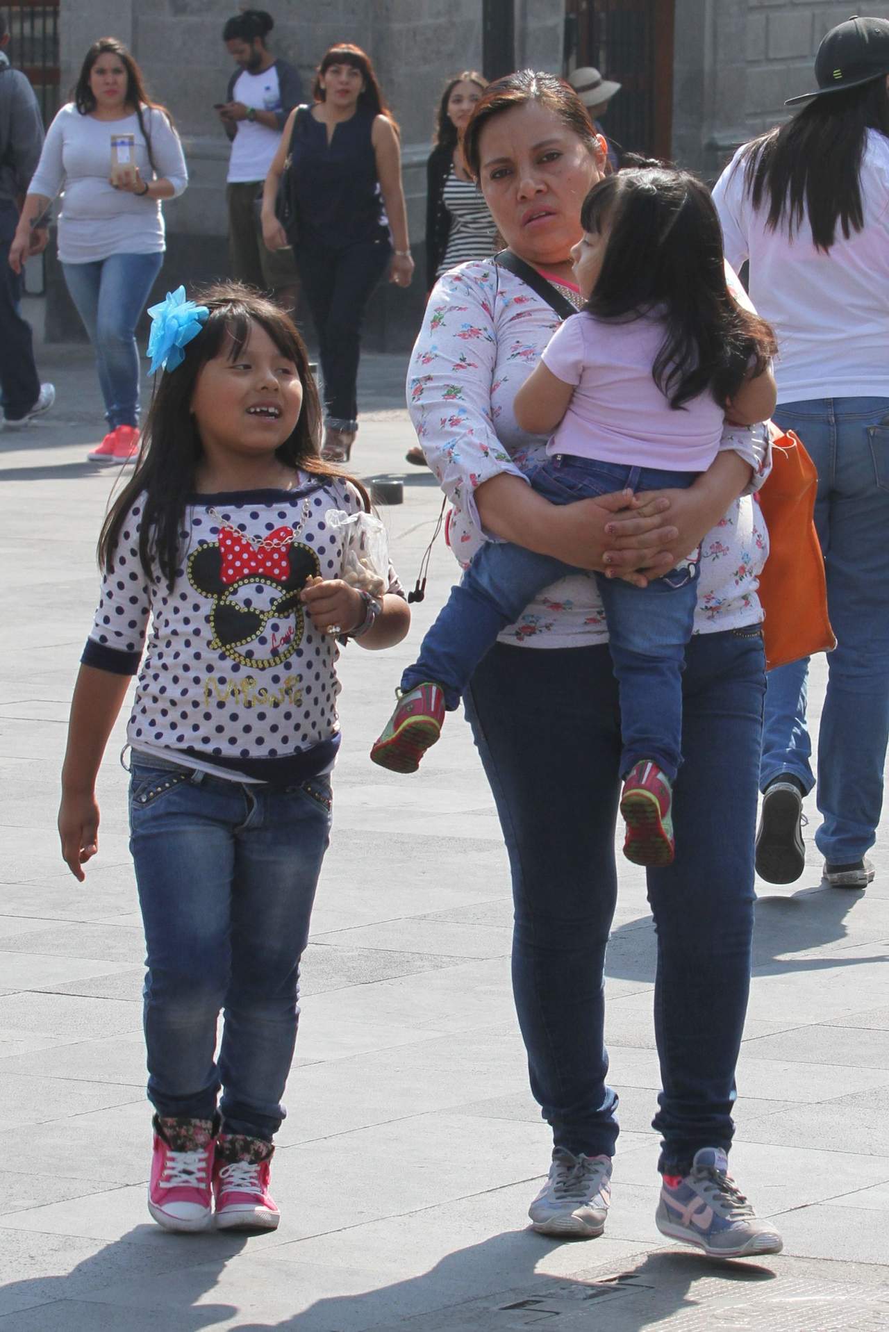 En México, los hogares donde la jefa de familia es mujer, aumentaron a 28.5 por ciento en 2017, mientras que en 2014 la proporción era de 27.2 por ciento, de acuerdo con la Encuesta Nacional de los Hogares (ENH) del INEGI. (ARCHIVO)