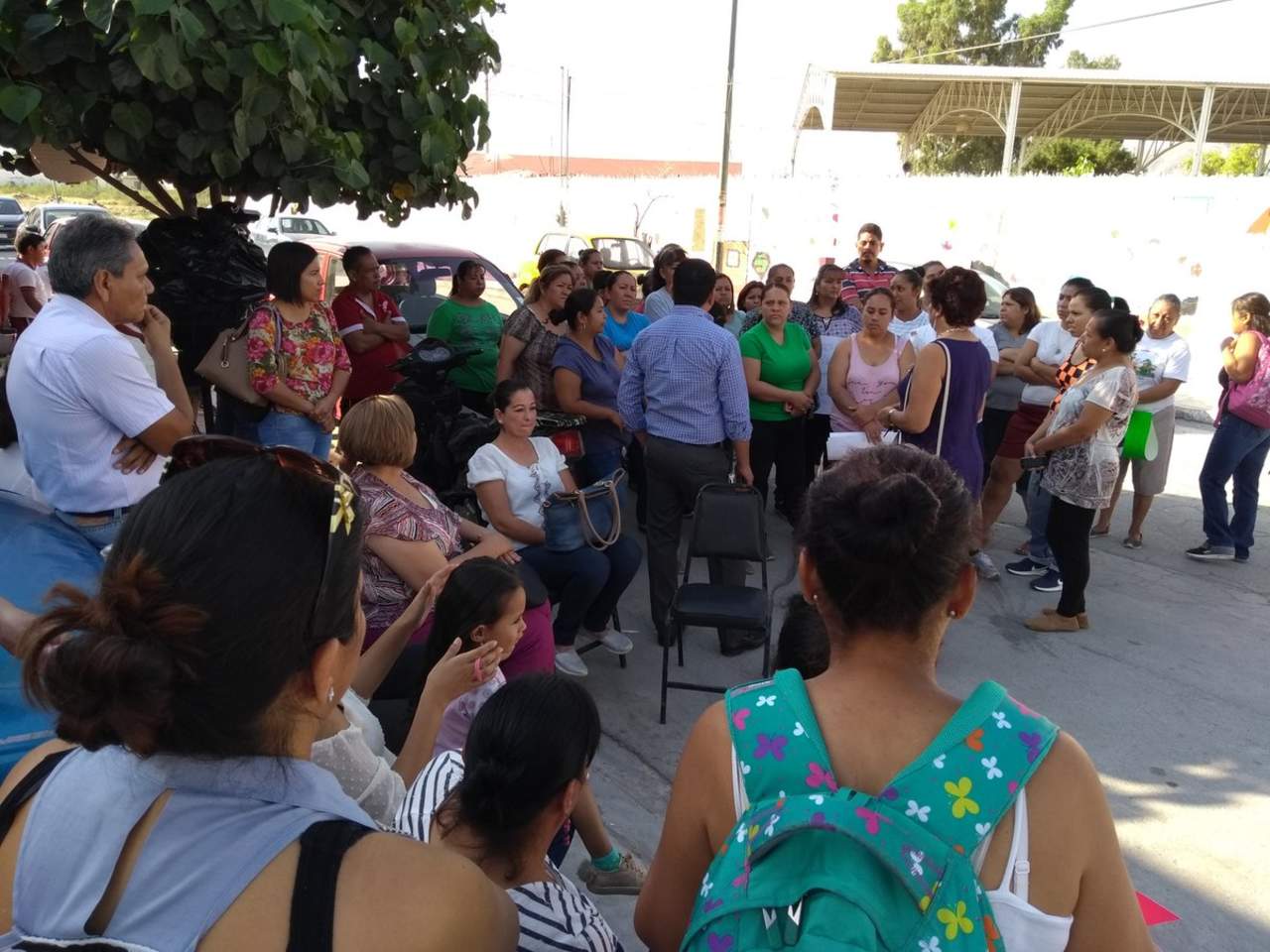 Los quejosos, dijeron que se han enviado diversos oficios al Ayuntamiento de Torreón y a la Secretaría de Educación (SE) de Coahuila pero que no se ha tenido tenido respuesta. (ANGÉLICA SANDOVAL)
