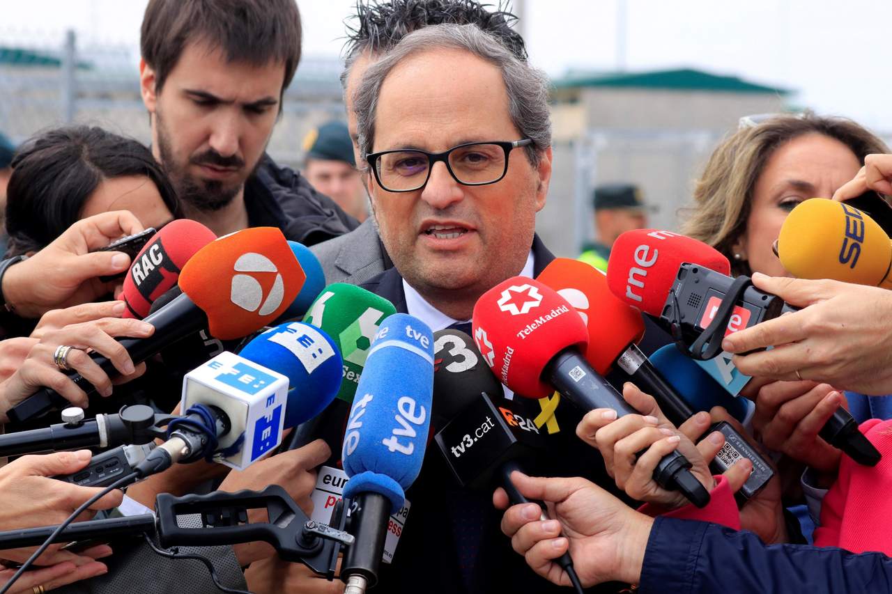 El presidente catalán, Joaquim Torra, dio un paso atrás y anunció hoy el nombramiento de cuatro nuevos miembros de su Ejecutivo para sustituir a los anteriormente elegidos que se encontraban en prisión y huidos de la Justicia española. (ARCHIVO)