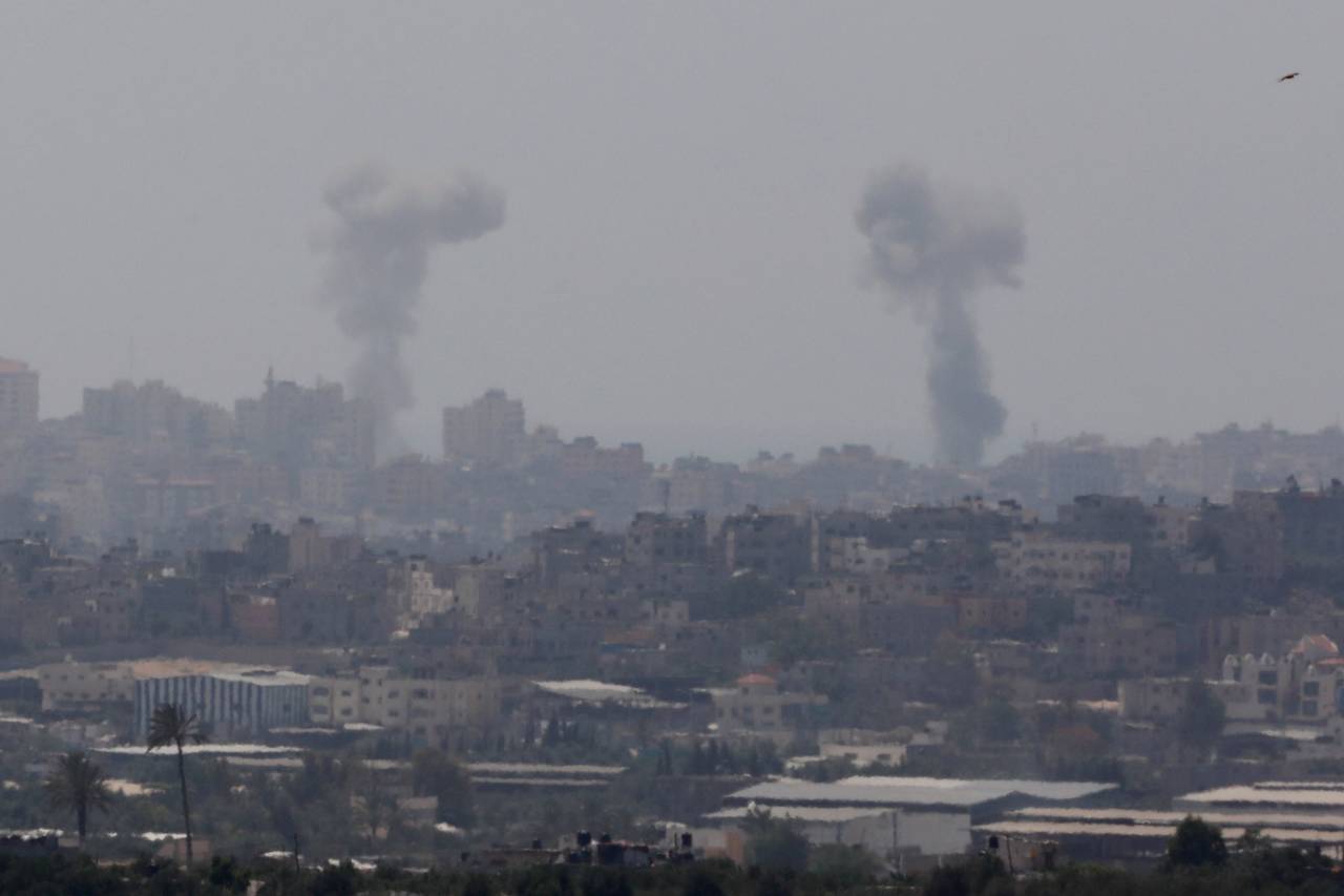 Reacción. El Ejército israelí llevó a cabo bombardeos sobre objetivos militares de la Yihad Islámica en la zona central de la Franja de Gaza, tras los ataques a Israel con 28 proyectiles de mortero. (AP)