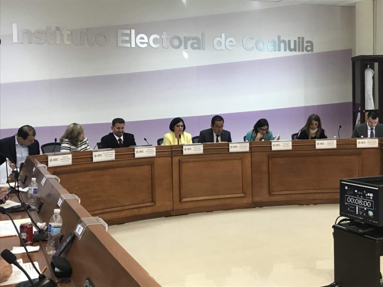 El Consejo General del Instituto Electoral de Coahuila (IEC) castigó sólo con una amonestación pública y una multa no mayor a 700 pesos. (TWITTER)