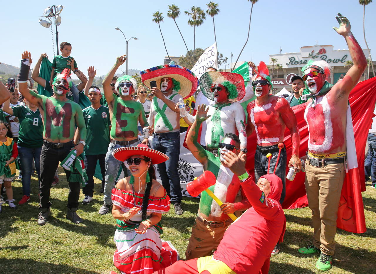 Muchos aficionados mexicanos que viven en Estados Unidos y en nuestro país asistirán al Mundial, que comienza el 14 de junio. México y EEUU, países con más reservaciones para el Mundial