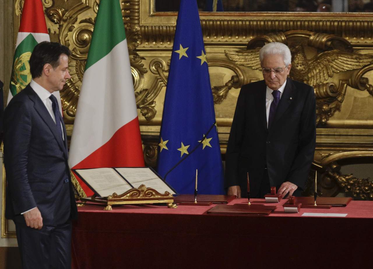 Juró como nuevo primer ministro de Italia ante el jefe del Estado, Sergio Mattarella. (AP)