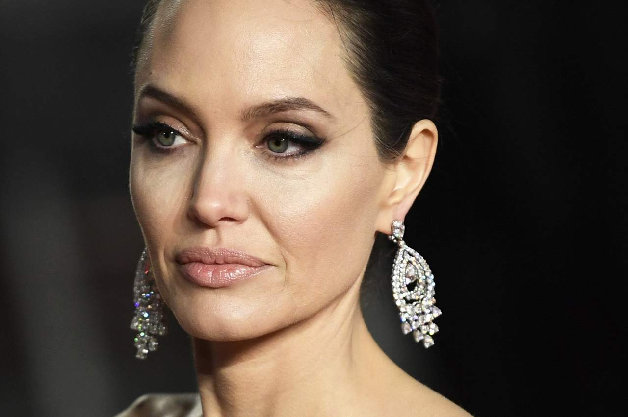 Jolie, ganadora de un Oscar y tres Globos de Oro, festeja este lunes su cumpleaños 43. (ARCHIVO)
