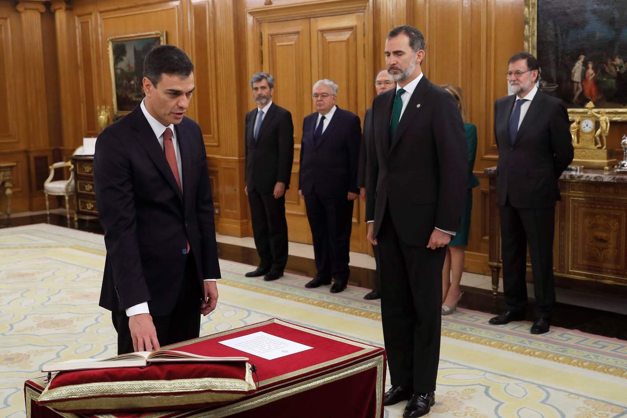 En el Palacio de la Zarzuela, Sánchez hizo el juramento. (EFE) 