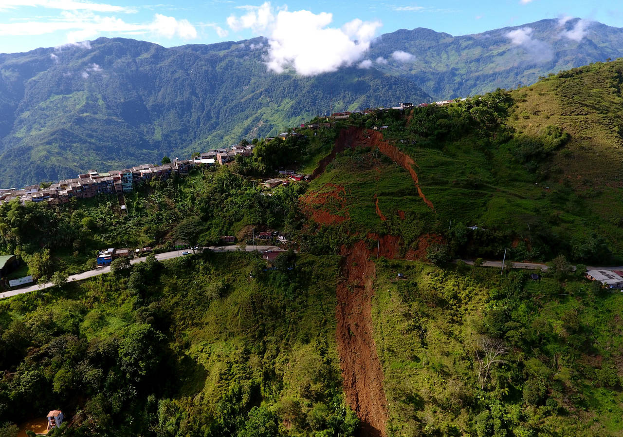 Riesgos. La crisis que se vive en la obra del Hidroitaungo es grande ya que se corre el riesgo de un derrumbe de las montañas. (EFE)