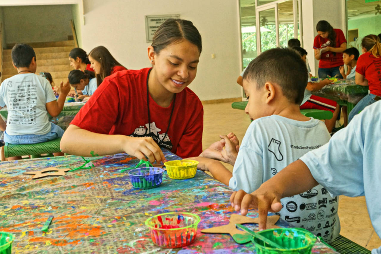 Se divierten. Niños y niñas de la región Lagunera pasaron dos semanas agradables con los alumnos del Tec de Monterrey.  (ANGÉLICA SANDOVAL)