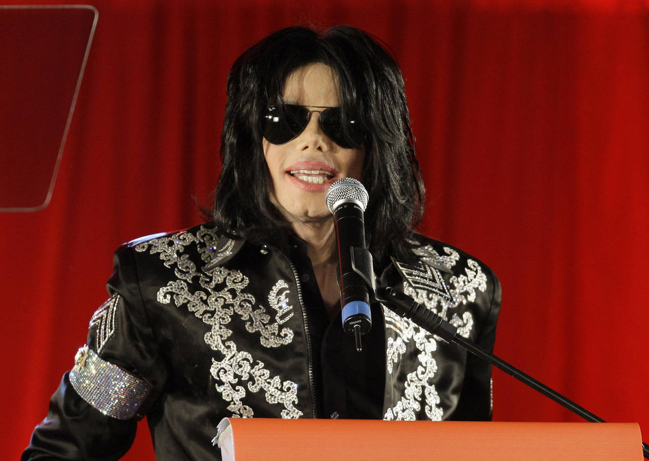 Exigen remuneración. El documental sobre Michael Jackson que realizó el canal usó inapropiadamente sus canciones. (ARCHIVO)