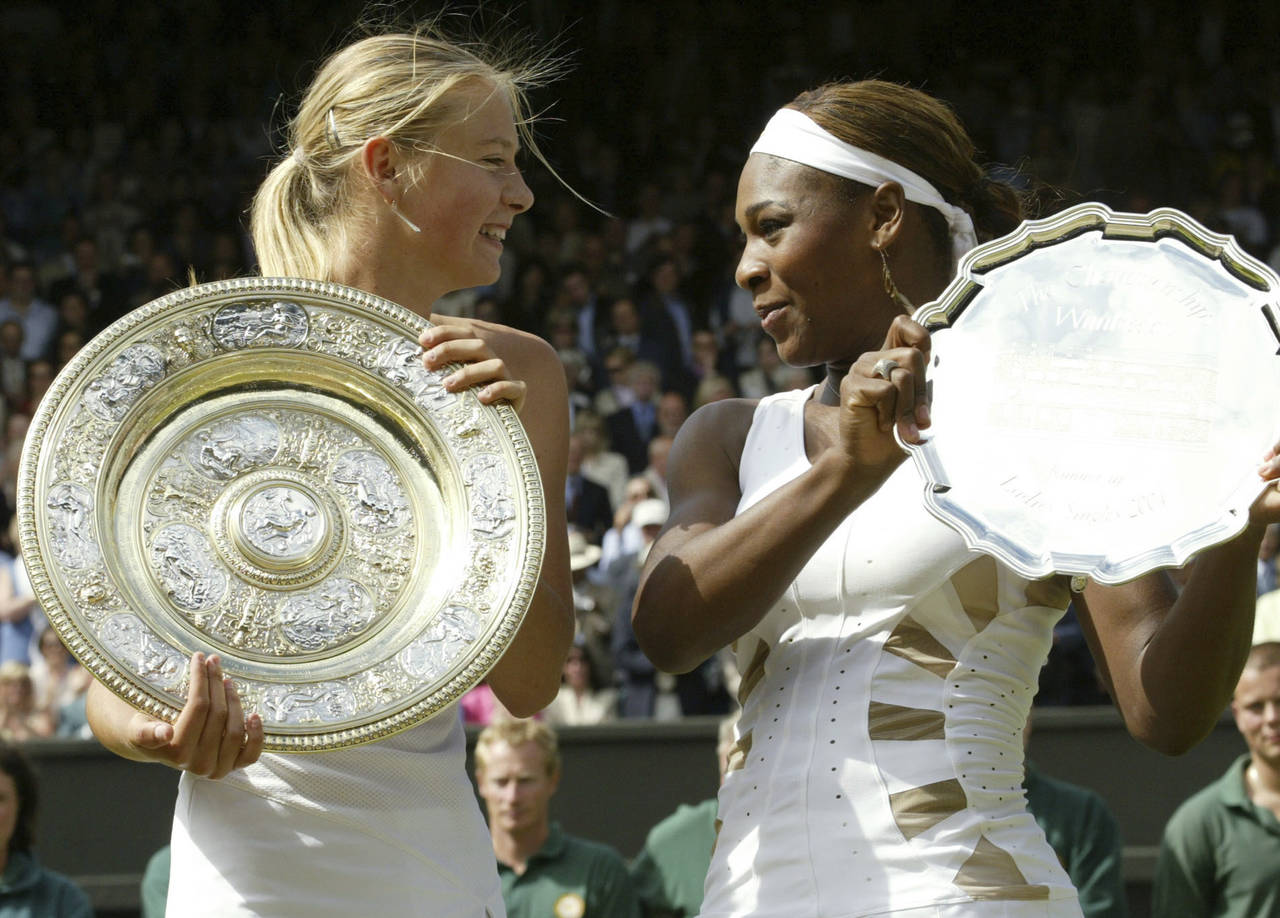 En la final de Wimbledon de 2004, Maria Sharapova (i) se impuso a la estadounidense Serena Williams. Serena y Maria, rivalidad de leyenda
