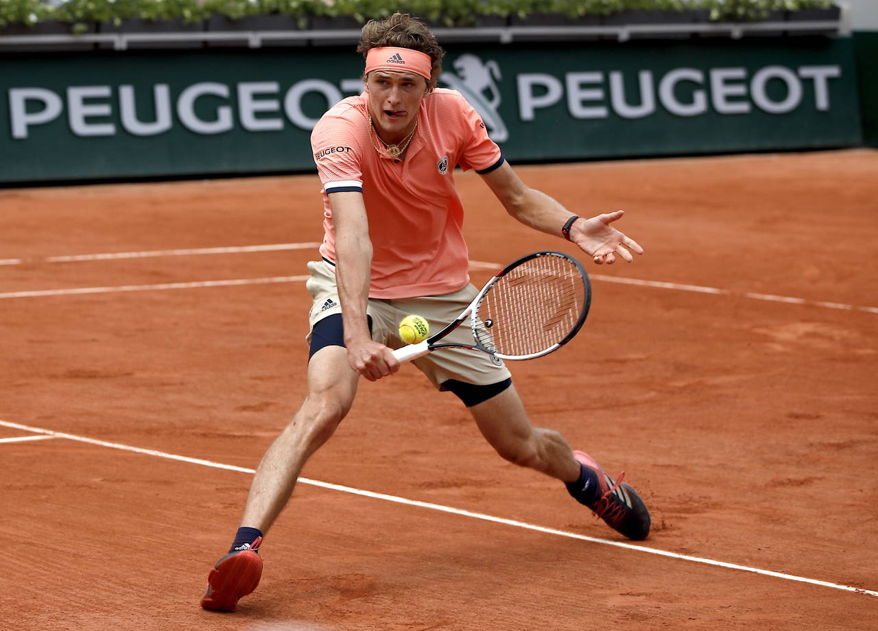 Por tercera ocasión consecutiva, Alexander Zverev necesitó de 5 sets para avanzar en Roland Garros. (EFE)