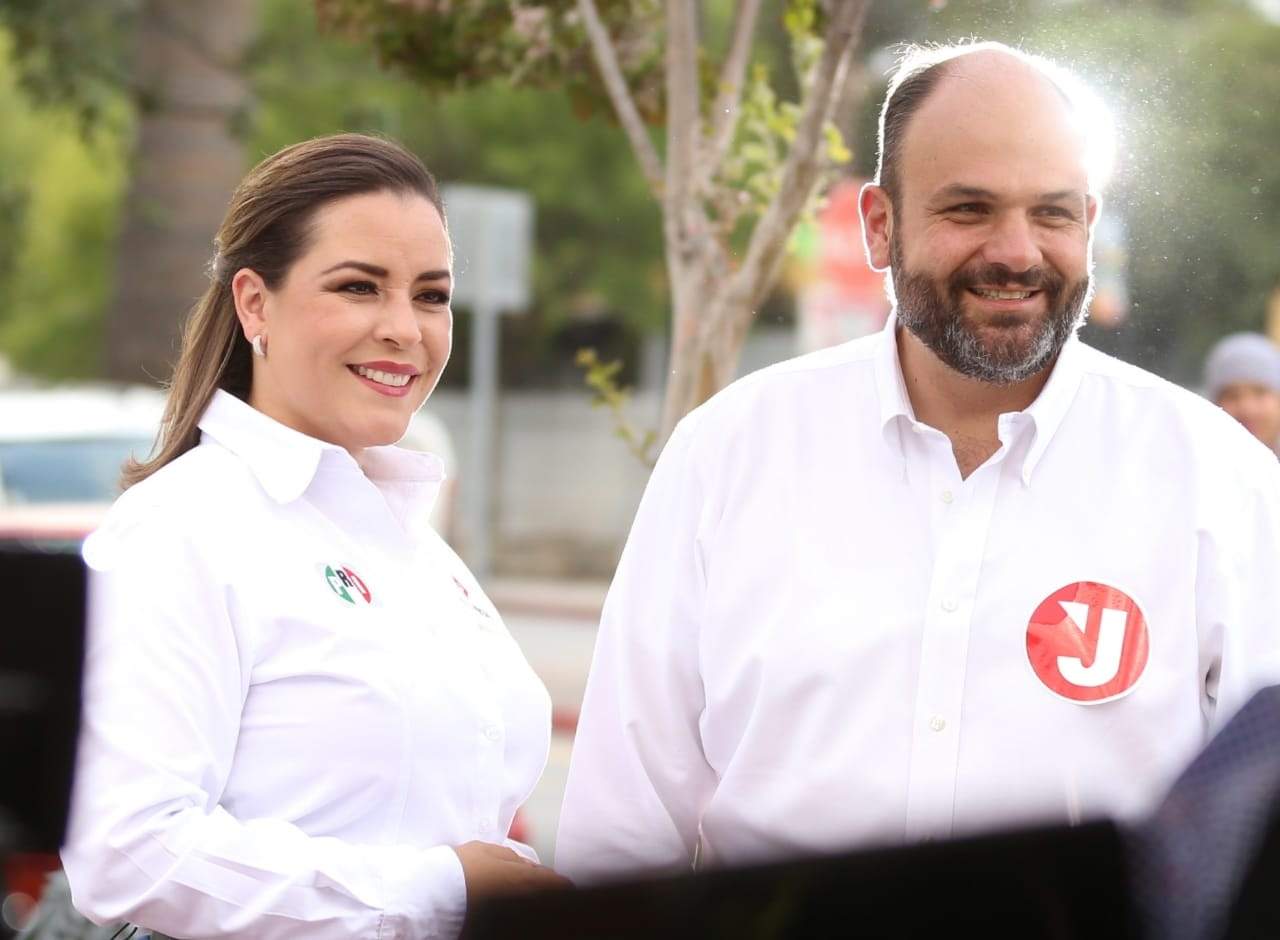 Verónica Martínez y Jericó Abramo presentarán su ‘4X4
compromisos por Coahuila’. (CORTESÍA)

