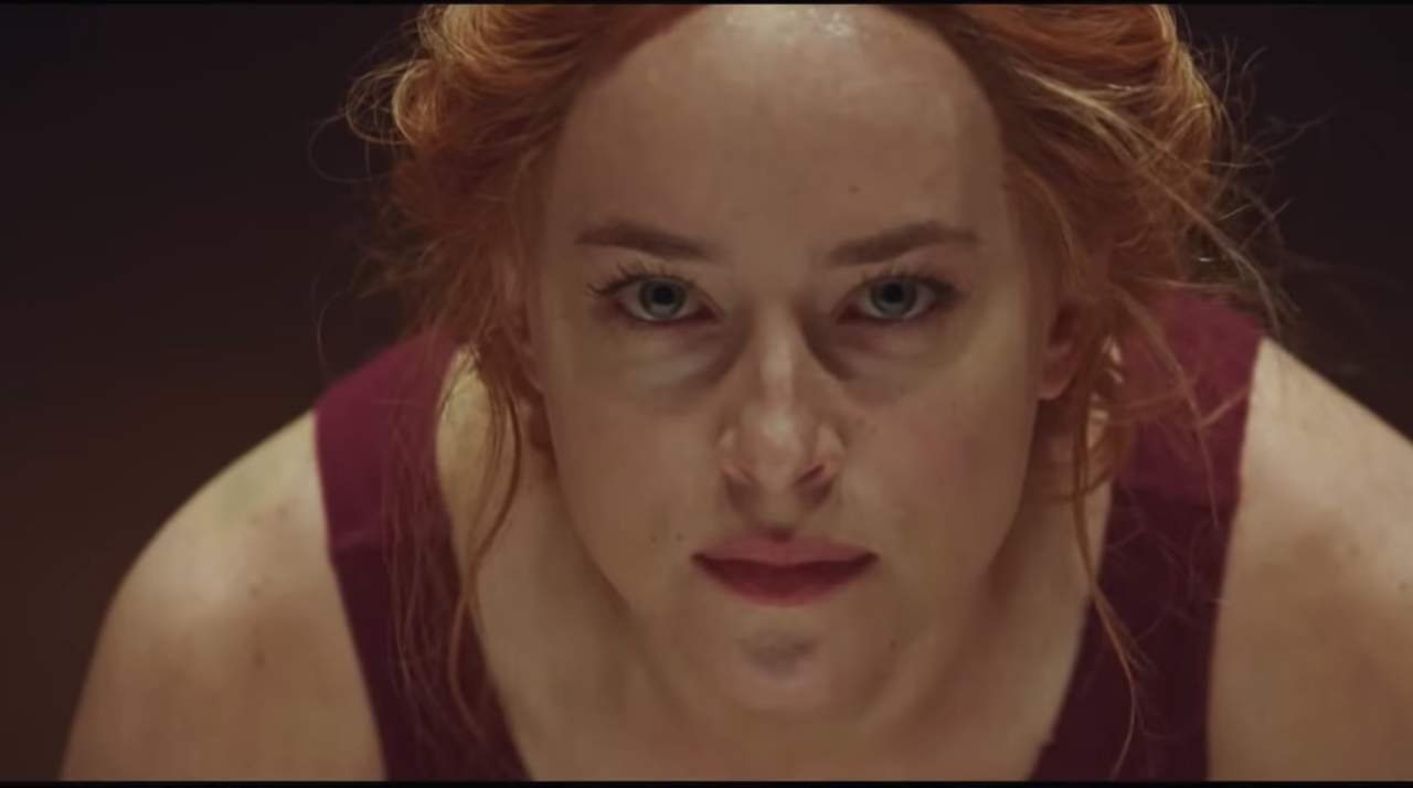 Amazon Studios lanzó el tráiler de la cinta Suspiria, la cual tiene como protagonista a la actriz Dakota Johnson. (ESPECIAL)
