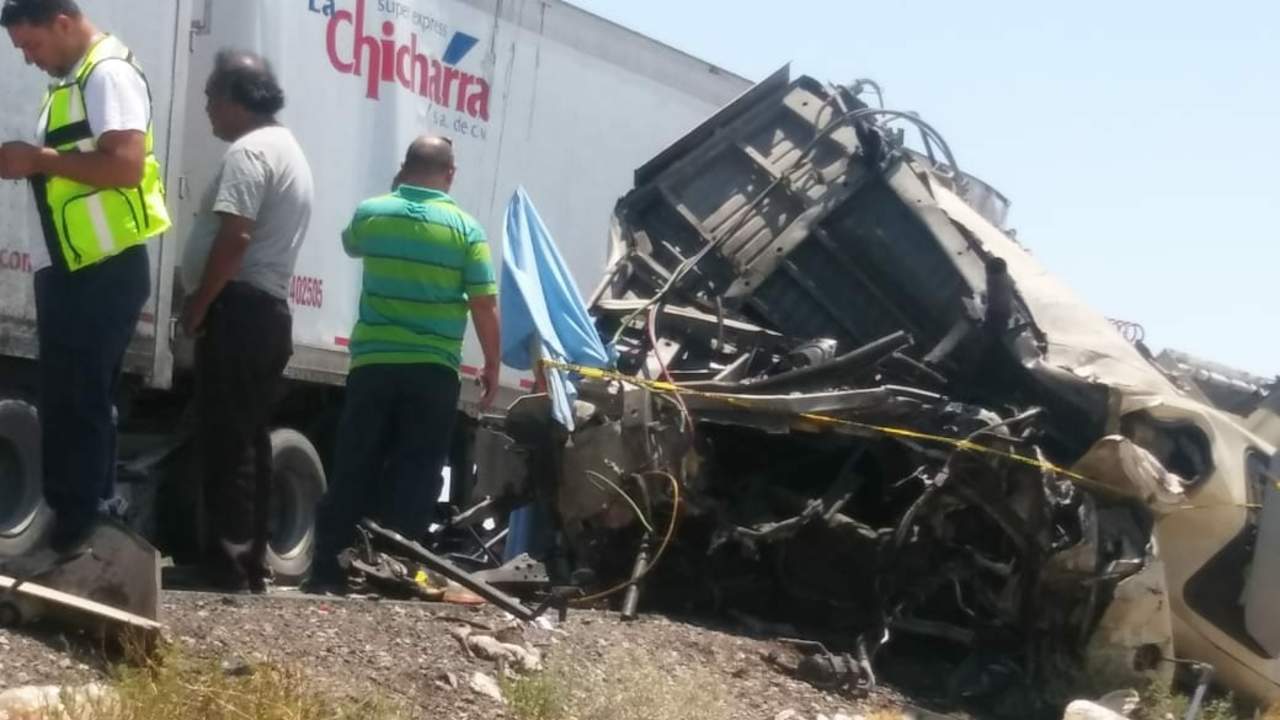 El accidente ocurrió sobre la autopista Saltillo-Torreón. (EL SIGLO DE TORREÓN) 
