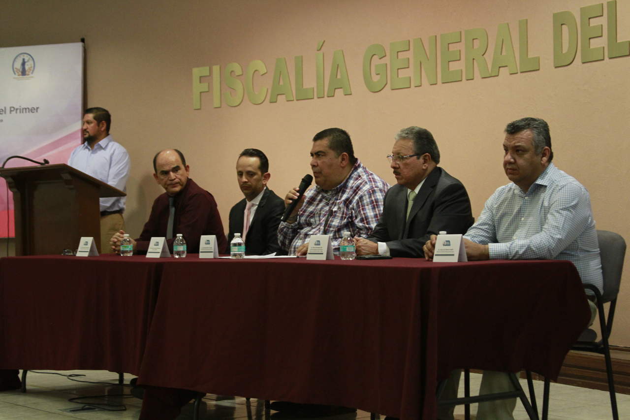 El curso fue puesto en marcha la mañana del lunes en el auditorio de la Fiscalía General del Estado (FGE) en el municipio de Saltillo, por el Fiscal de Personas Desaparecidas, José Ángel Herrera Cepeda. (EL SIGLO DE TORREÓN)

