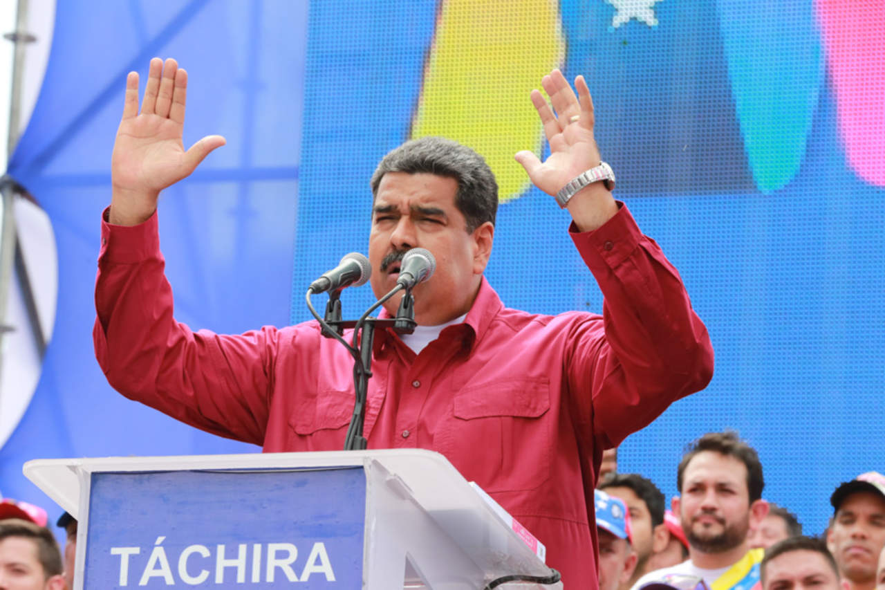 Maduro señaló que el canciller venezolano, Jorge Arreaza, acudió hoy a la sesión de la OEA y le ordenó responder 'todos los agravios' de EU y de otros países para defender la 'dignidad del pueblo venezolano, así tenga que hablar mil veces'. (ARCHIVO)