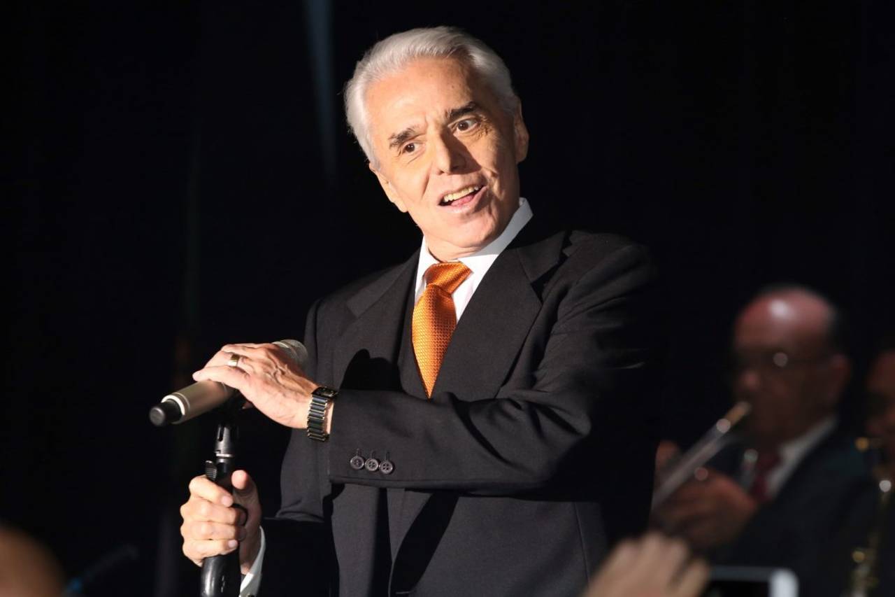 Salud. El cantante Enrique Guzmán fue sometido a una cirugía de reconexión de intestino; esperan buena evolución. (ARCHIVO)