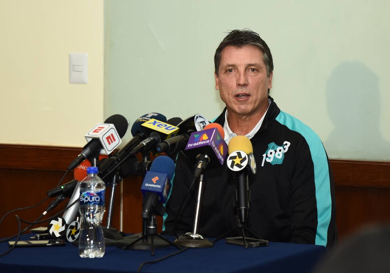 El director técnico del futbol mexicano, Robert Dante Siboldi, habló ayer a la salida de la sesión vespertina de la Reunión Anual, en Cancún, Quintana Roo. 
