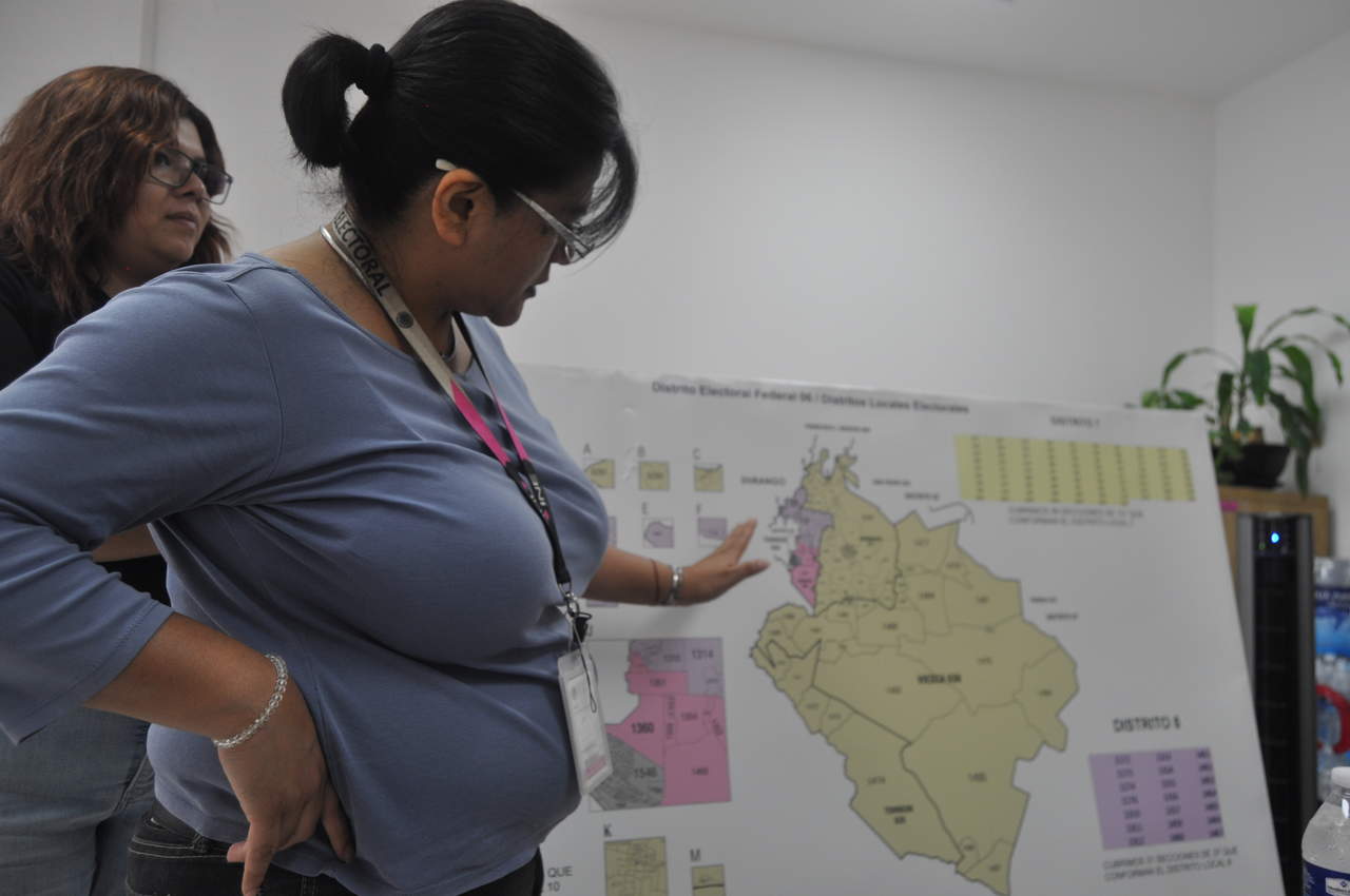 De acuerdo con Juana García Sandoval, vocal ejecutiva de la Junta Distrital 06 con cabecera en Torreón y que atiende también los municipios de Matamoros y Viesca, serán en total 56 casillas extraordinarias, las que se instalarán (EL SIGLO DE TORREÓN)