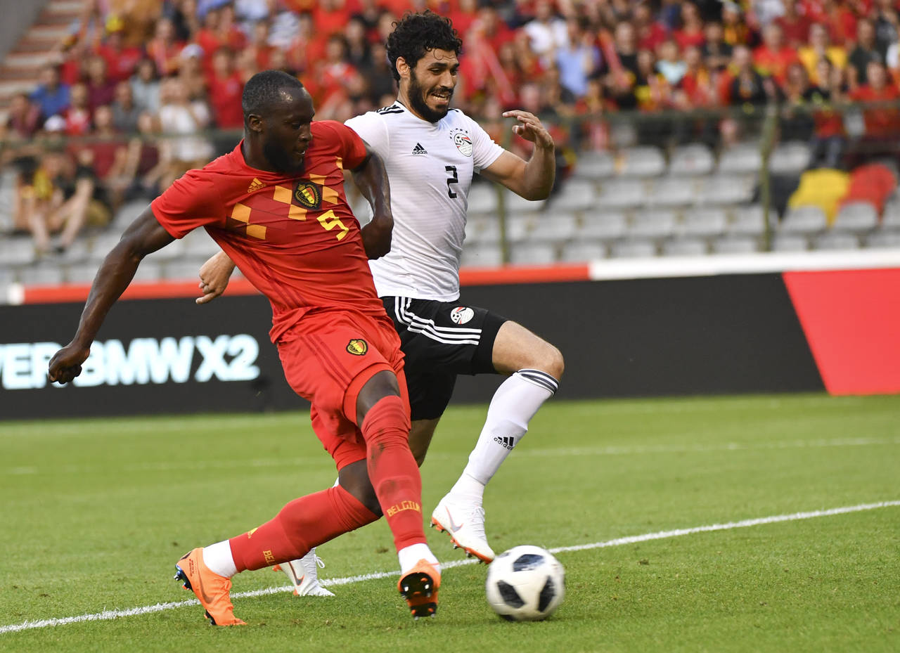 Romelu Lukaku (i) marcó el primer tanto en la victoria de Bélgica 3-0 sobre Egipto en un duelo amistoso. (EFE)