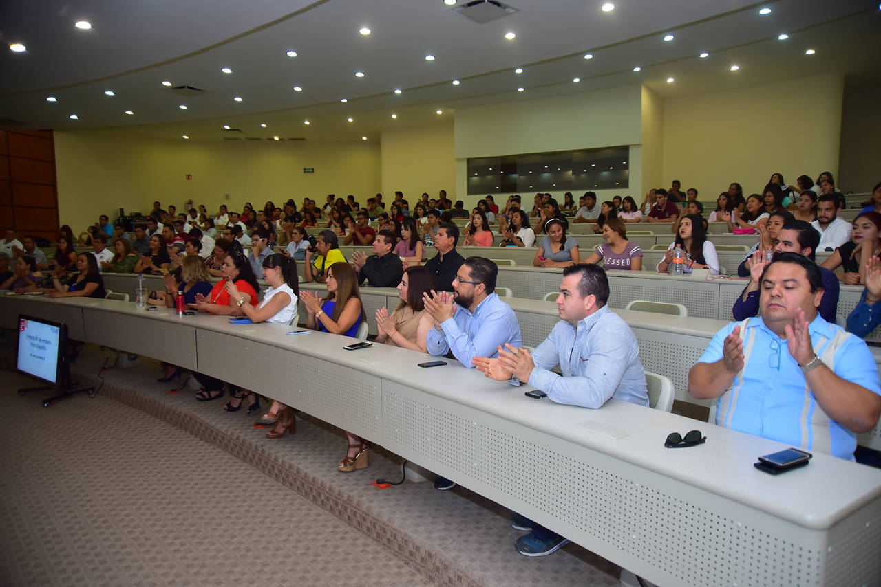 Diálogo. El foro organizado por la Canieti generó expectativas entre la comunidad estudiantil.  (ERNESTO RAMÍREZ/ EL SIGLO DE TORREÓN) 