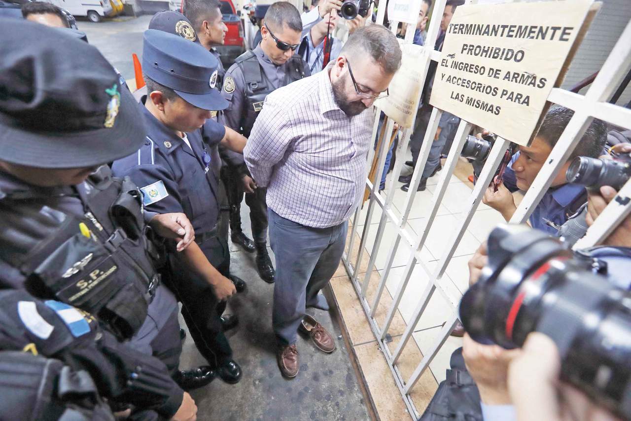  Un juez de Veracruz concedió una orden de aprehensión en contra de Javier Duarte, ex gobernador de la entidad, por el delito de desaparición forzada en perjuicio de al menos 13 personas. (ARCHIVO)