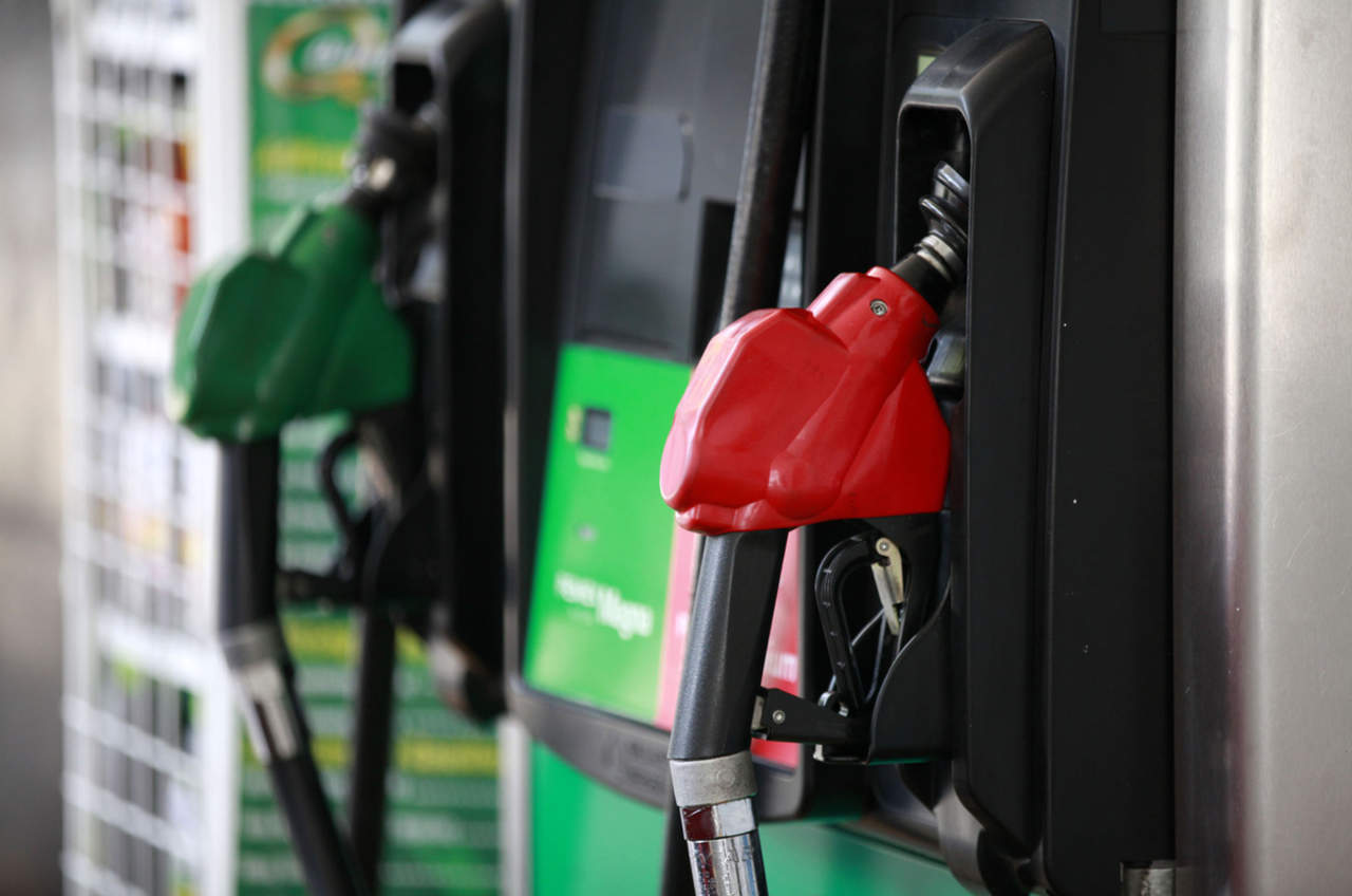 Gasolinas suman 10 meses al alza en México