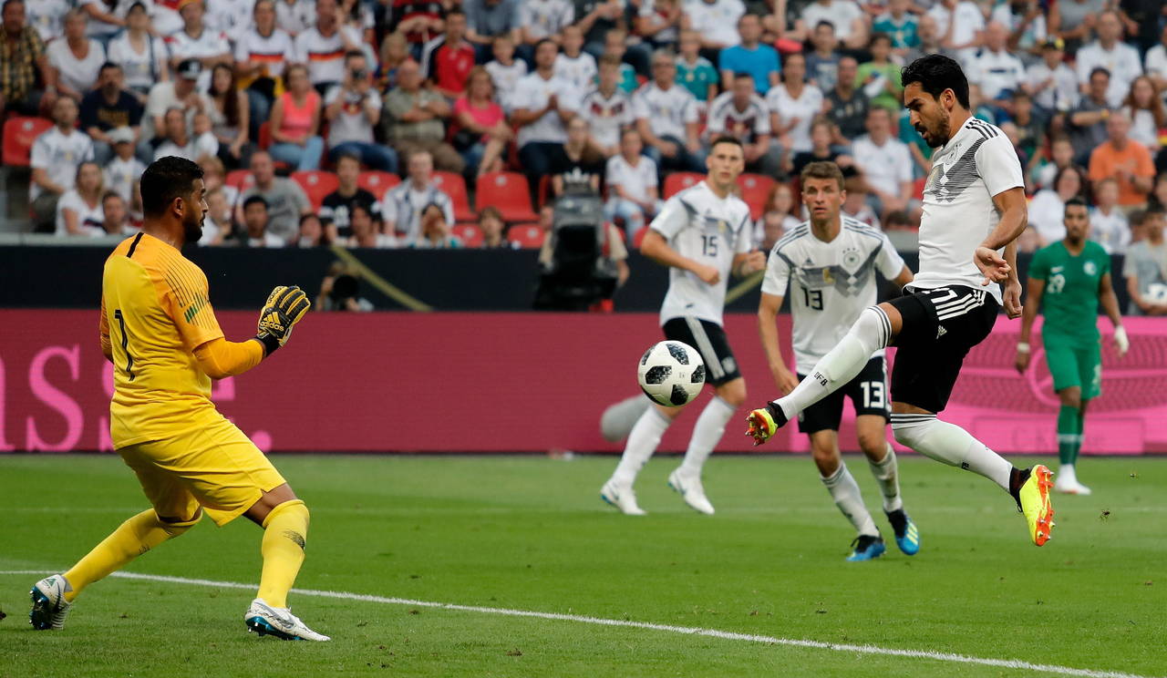 El actual campeón del mundo, Alemania, derrotó ayer a Arabia Saudí por, para lograr una victoria oportuna, pero nada impresionante. (AP)