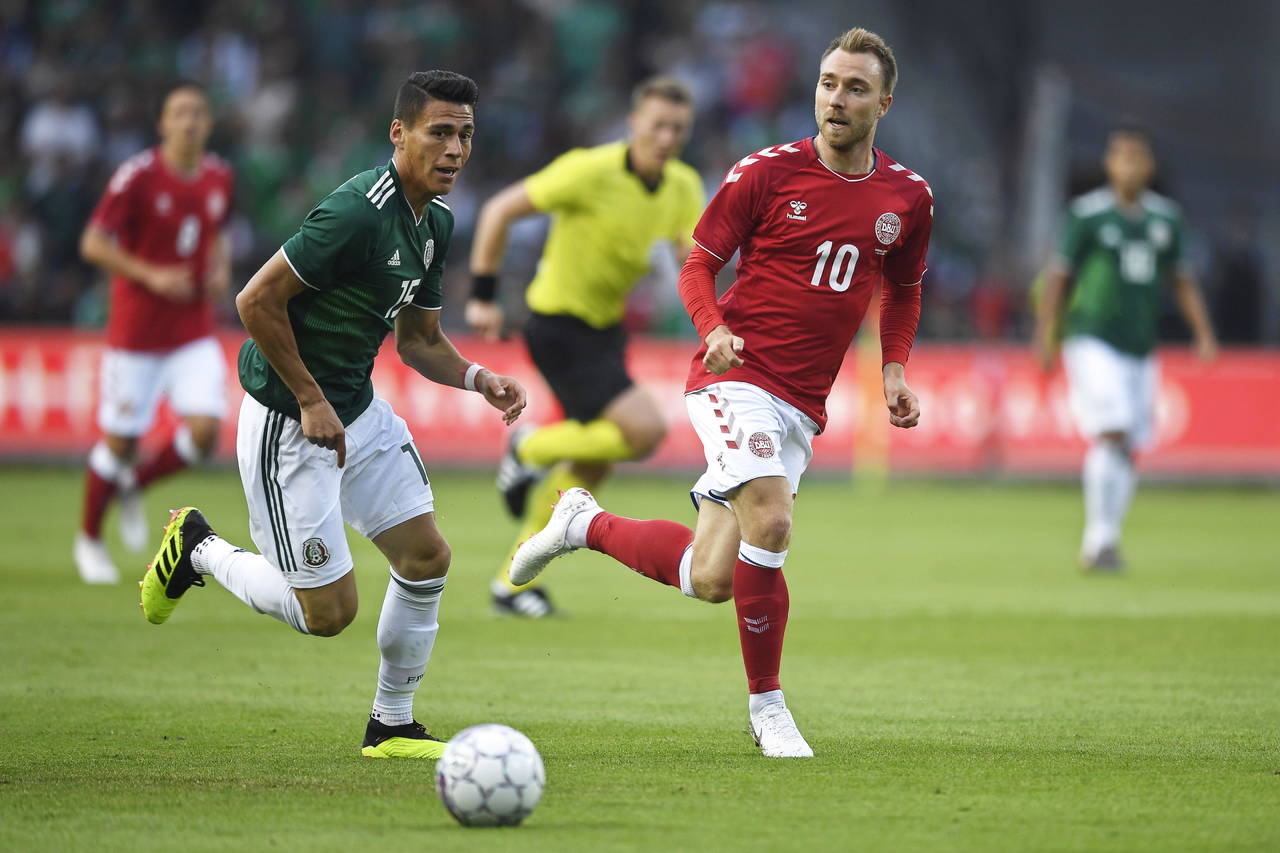 El defensa Héctor Moreno durante el partido que México perdió en Brondby, contra Dinamarca. 