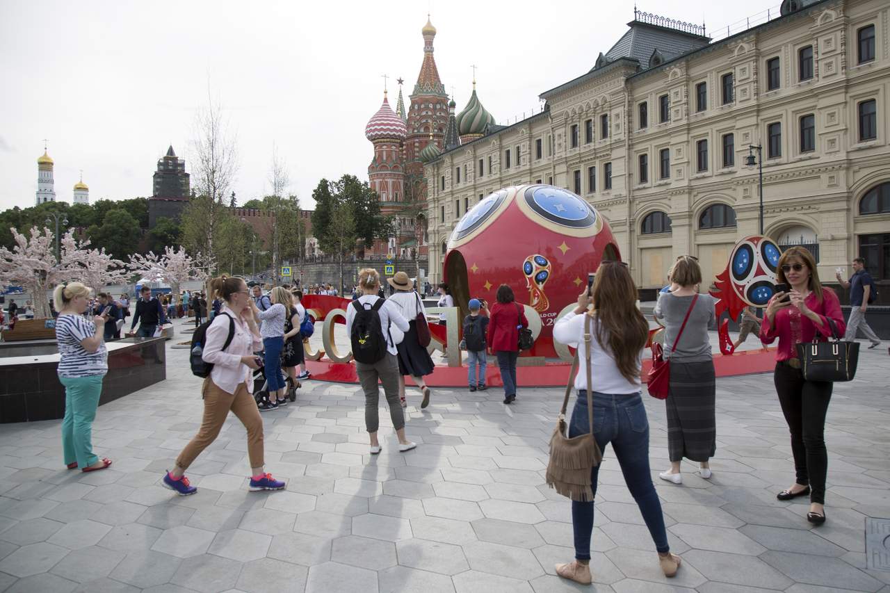 Turistas de varias partes del mundo ya se pasean por las principales plazas de Moscú. 