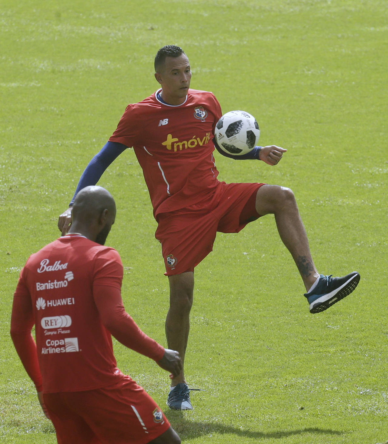 El delantero panameño Blas Pérez durante un entrenamiento. Blas Pérez se desvela por el gol en Rusia