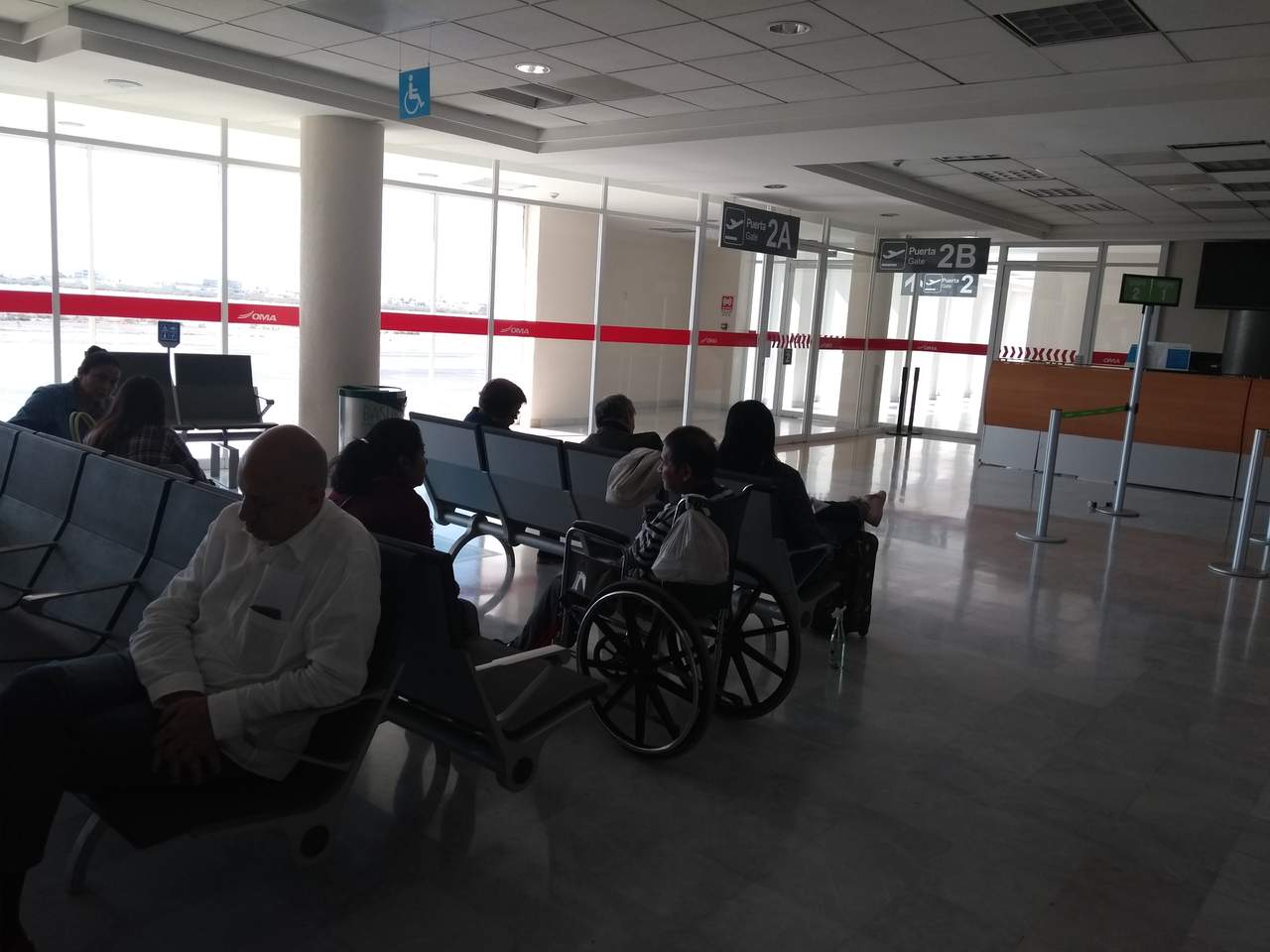 Llevan 7 horas esperando un vuelo en aeropuerto de Torreón
