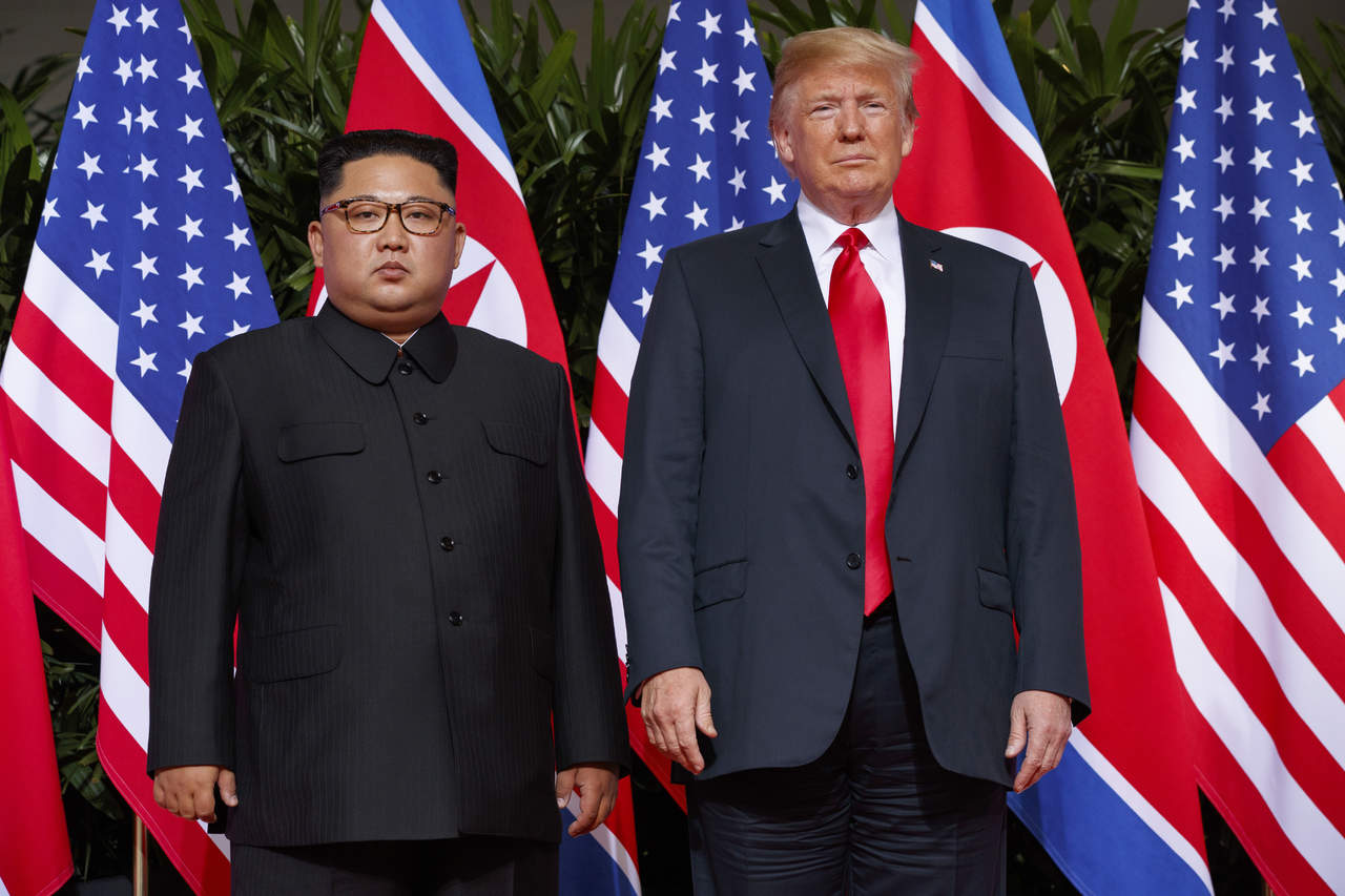 El líder de Corea del Norte, Kim Jong-un, y el presidente de Estados Unidos, Donald Trump, están de acuerdo en la importancia de ir 'paso a paso' y adoptar acciones 'simultáneas' para lograr la paz y la desnuclearización en la península de Corea, informaron ayer los medios norcoreanos. (AP)