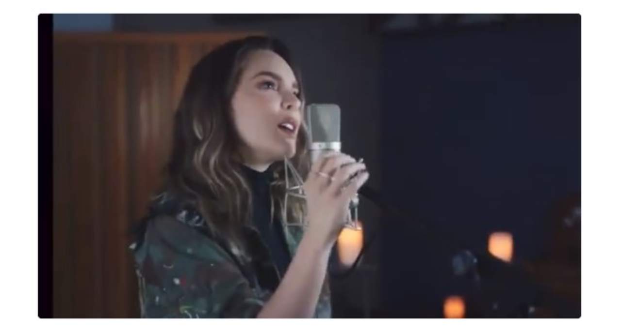 Belinda publica video musical en apoyo a AMLO