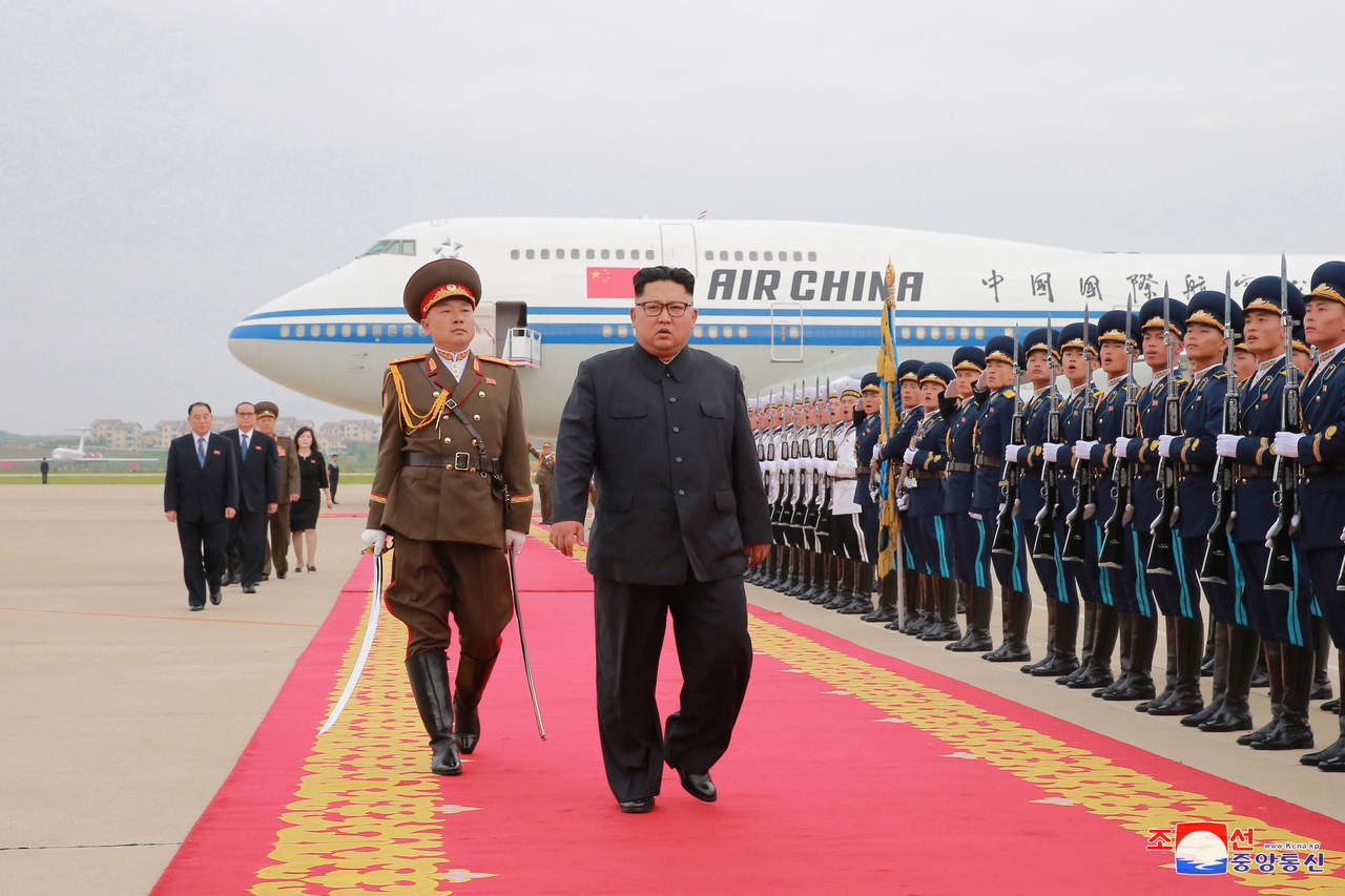 El mariscal norcoreano fue recibido 'calurosamente' por miembros del partido único y del Gobierno en el aeropuerto internacional de Pyongyang, donde el avión chino 'para su uso personal' que lo trasladaba aterrizó a las 7:00 hora local del miércoles (22:00 GMT del martes), informó la agencia estatal de noticias KCNA. (EFE)