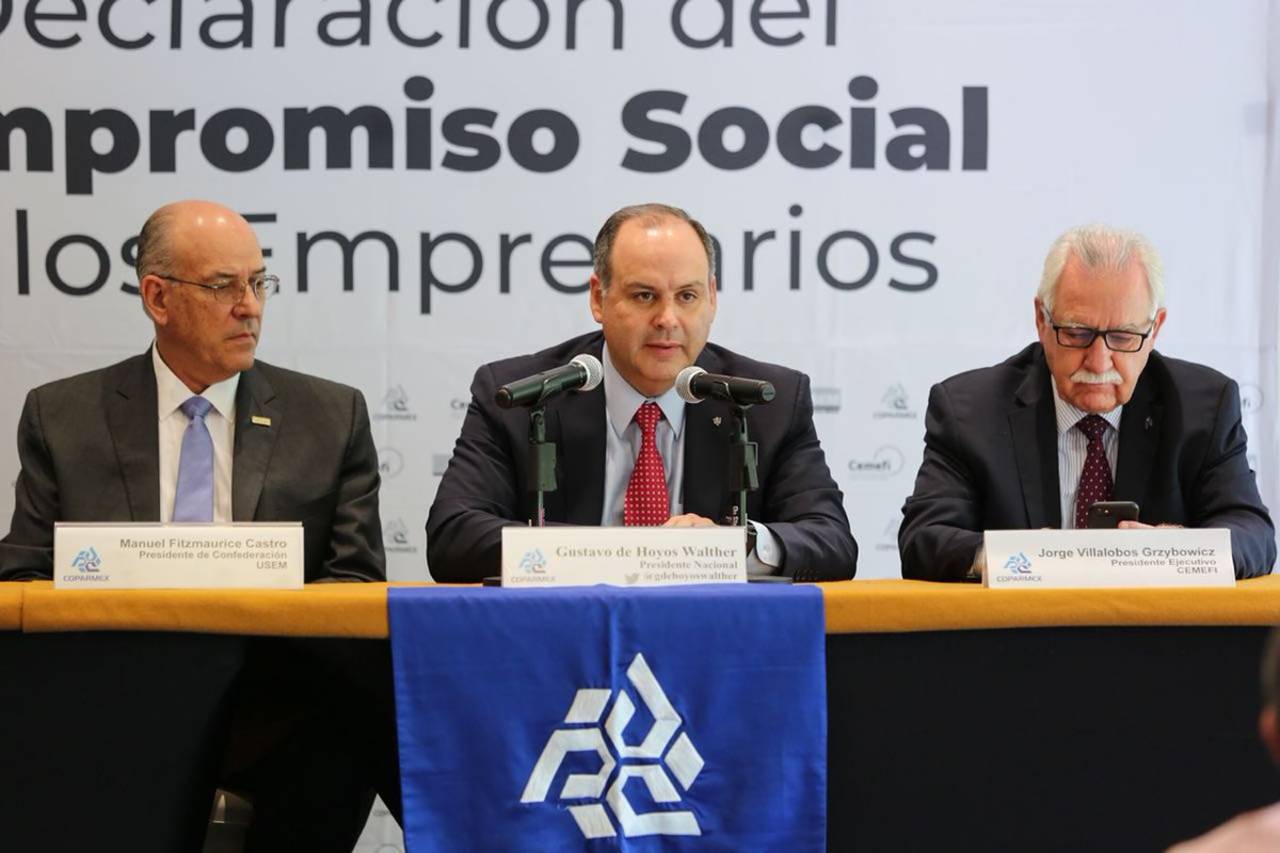 Preocupación. Gustavo De Hoyos (Cen.), presidente de Coparmex, advirtió de la gravedad de la situación para los empresarios. (TWITTER / @gdehoyoswalther)