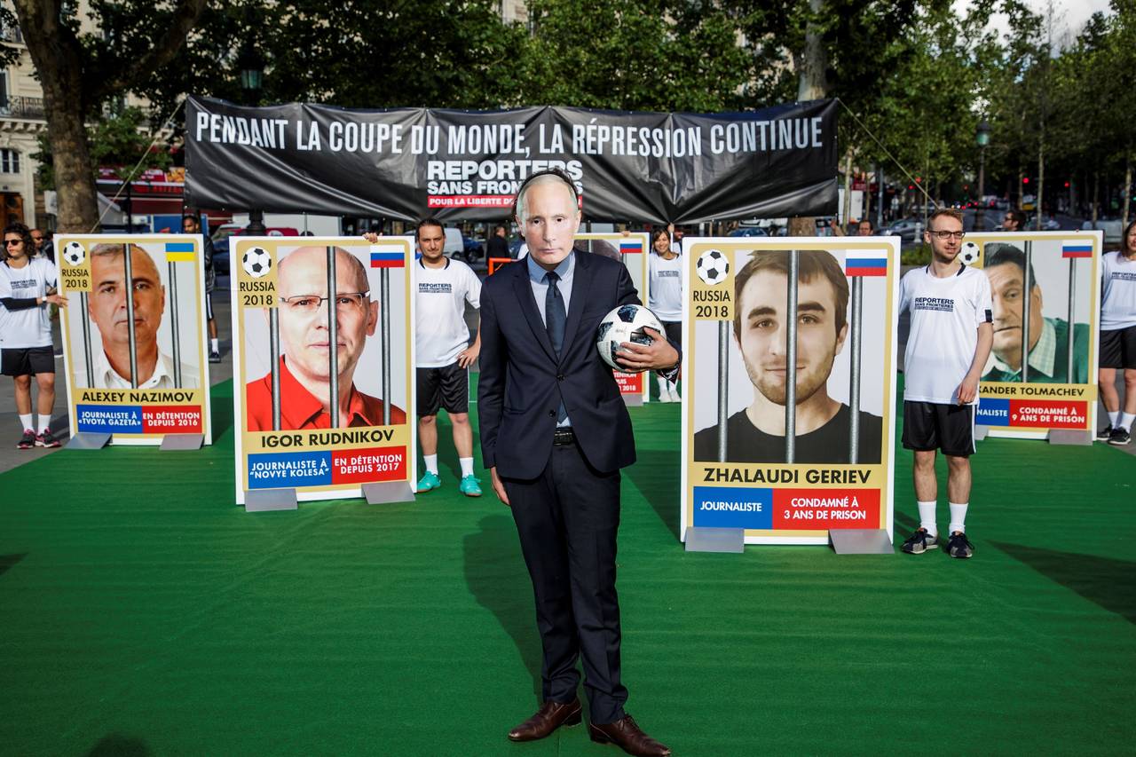 Protesta. En París recordaron a los periodistas presos en Rusia por Putin. (EFE)