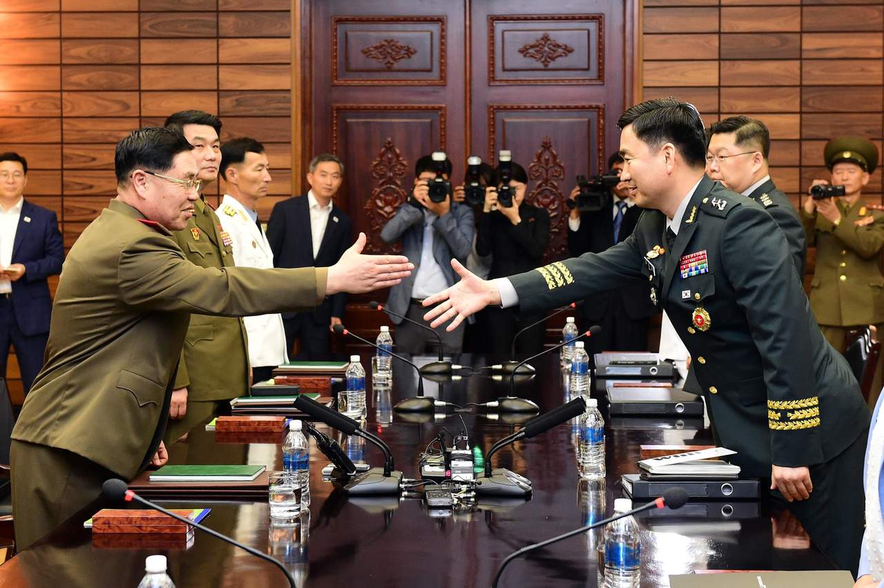 La reunión, la primera de este tipo desde diciembre de 2007, se realiza en el lado septentrional de la aldea de la tregua de Panmunjom, donde se firmó el acuerdo entre ambas Coreas. (EFE)