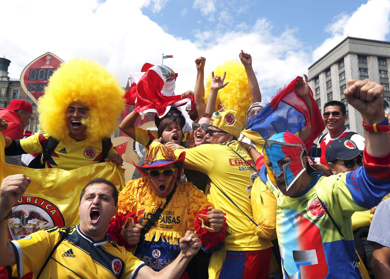 El colorido latinoamericano también se hace presente con los seguidores de la selección de Colombia.