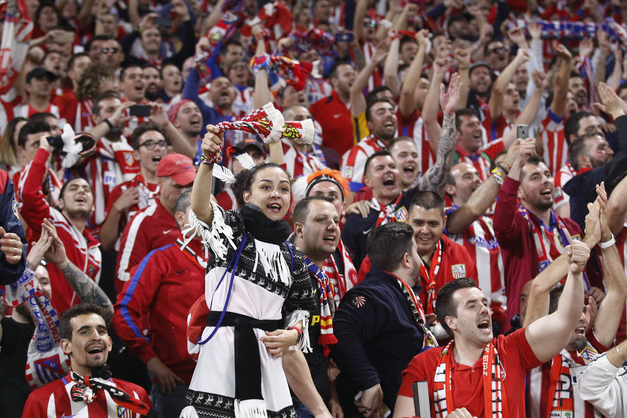 Hinchas del Atlético de Madrid en la final de la Liga Europa. (AP)