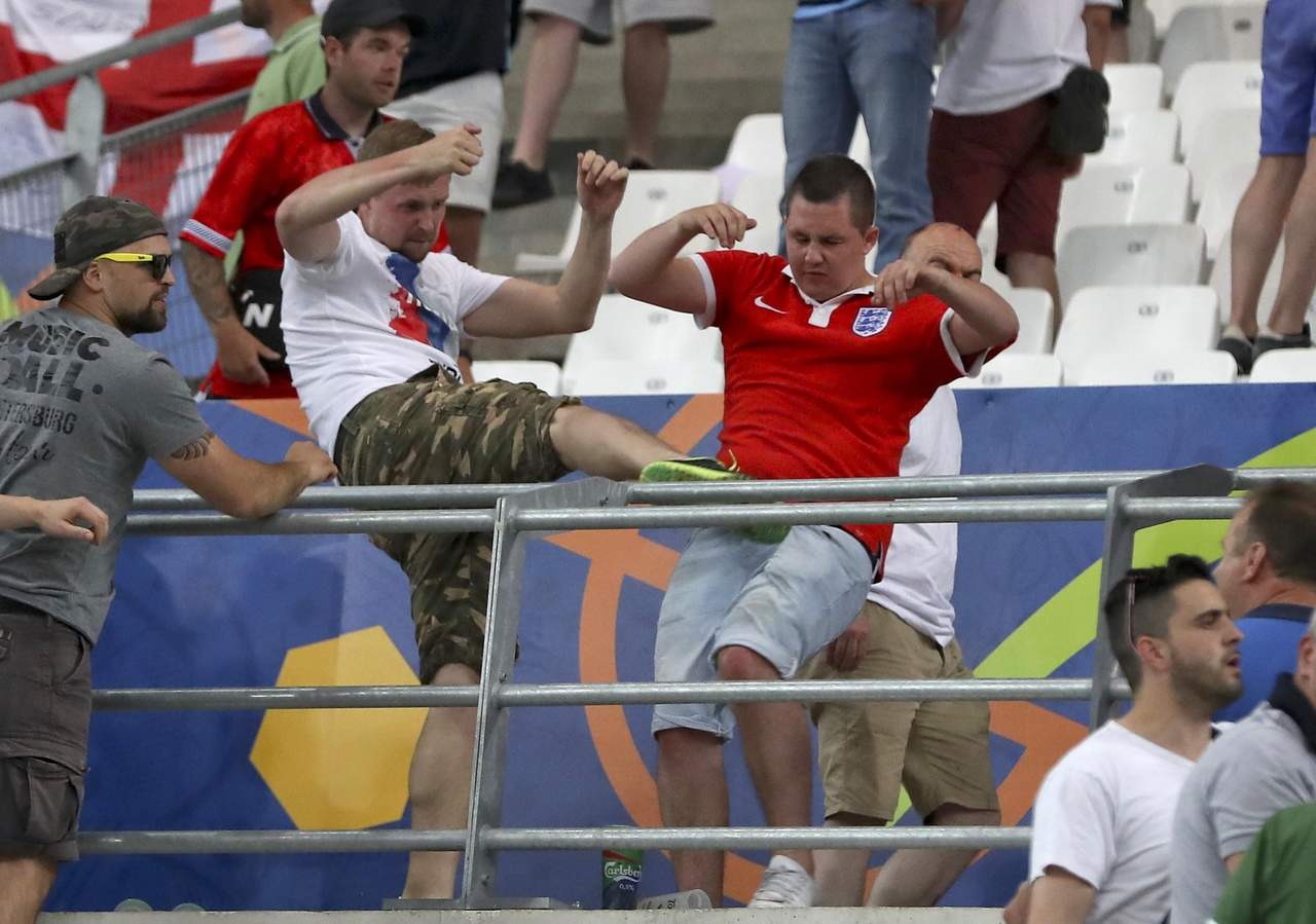 Los ‘hooligans’ ingleses han causado varios desmanes dentro y fuera de estadios. Incluso, tienen rivalidad con los rusos.
