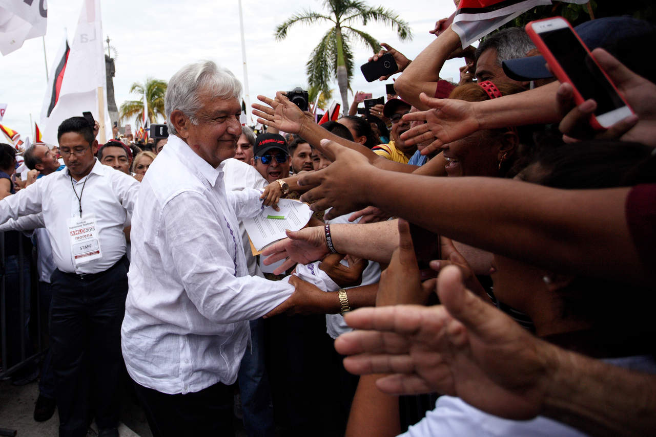 Al encabezar el primer cierre regional de campaña, Andrés Manuel López Obrador, candidato presidencial por la coalición Juntos Haremos Historia, tuvo un lleno total en el recinto ferial de la ciudad de Colima. (NOTIMEX)