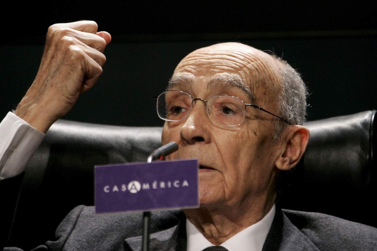 El único premio Nobel en lengua portuguesa murió el 18 de junio de 2010, en su residencia de la localidad de Tías a causa de una leucemia. (ARCHIVO)