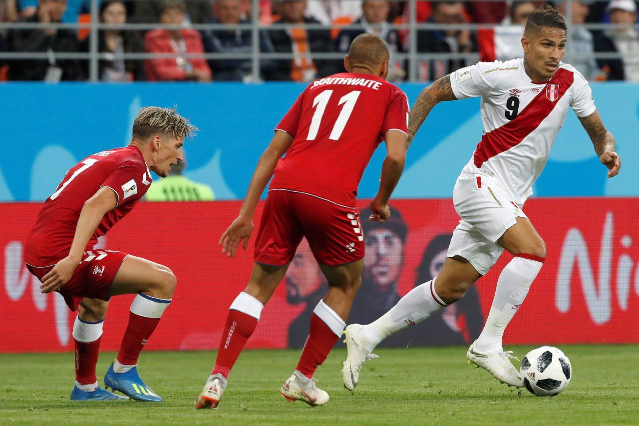 Pese a la derrota, Guerrero dijo que Perú no se da por vencido
en este Mundial. (EFE)