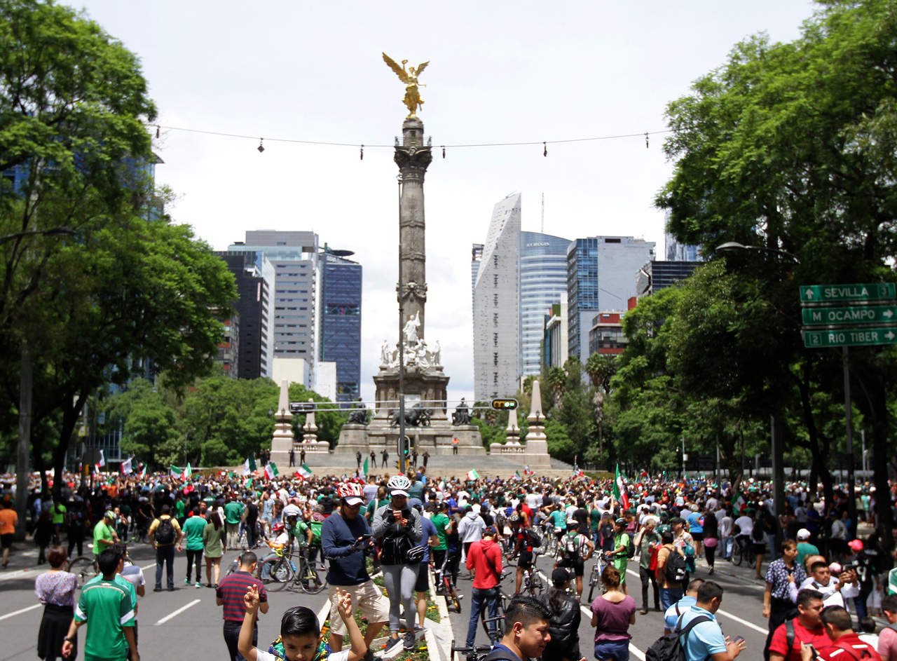 Mexicanos acudieron a celebrar al Ángel. (NOTIMEX)