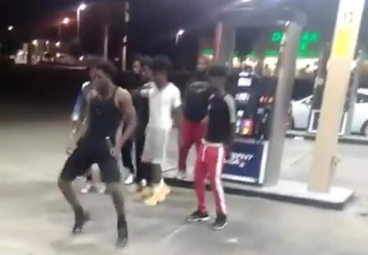 VIDEO: Baile en una gasolinera se vuelve viral