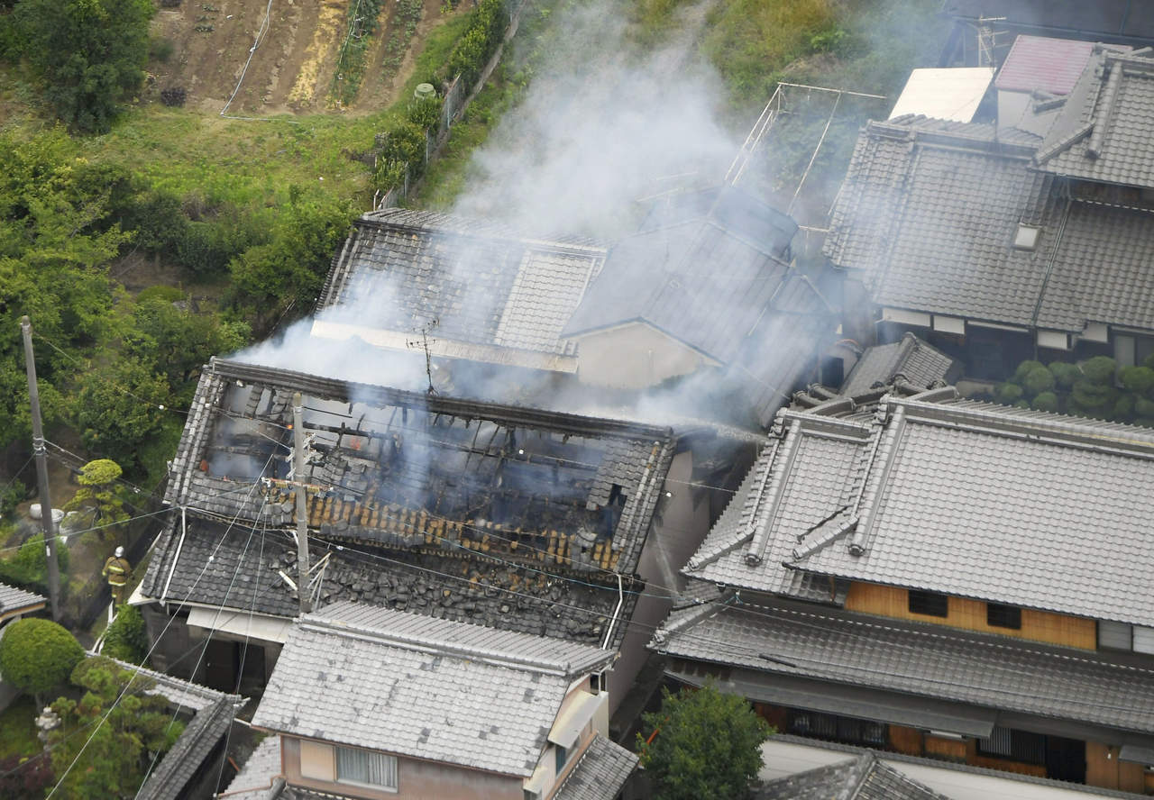 El Gobierno informó de que 'varias personas' han fallecido a consecuencia del sismo pero no especificó el número, mientras que las autoridades locales cifraron en una decena los heridos en la ciudad de Osaka. (AP)

