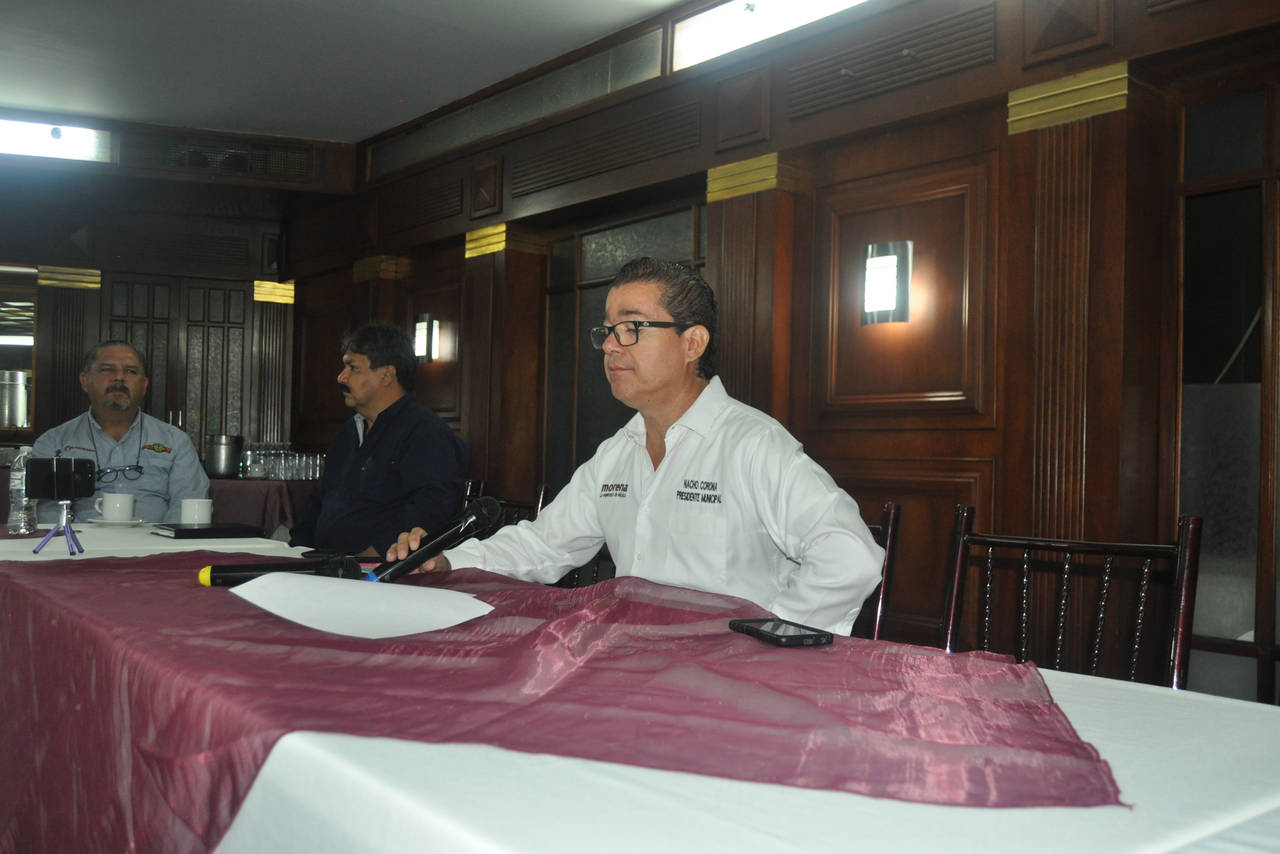 Llamado. El candidato a la alcaldía de Torreón, Ignacio Corona aconseja al alcalde Jorge Zermeño que pide licencia. (GUADALUPE MIRANDA)